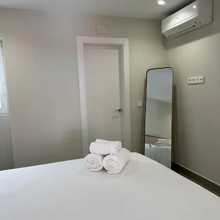 Navas 102 Cosmopolitan Loft Апартаменты